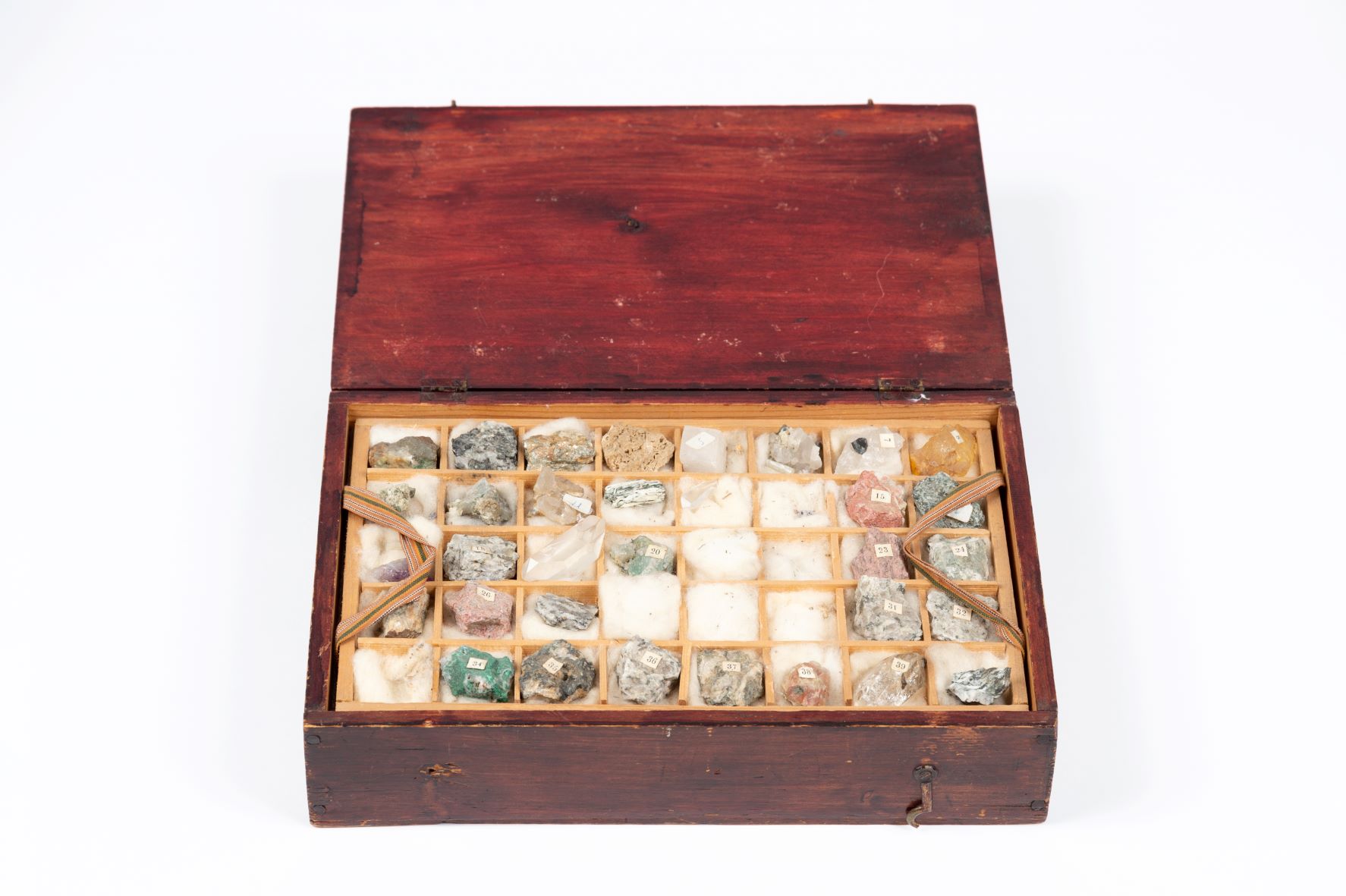 Coffret minéraux 1814 Collection Musée Alpin